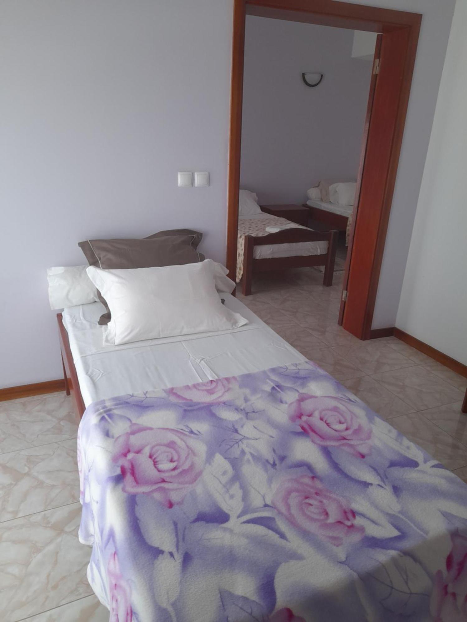 Yria Residencial Bed & Breakfast Porto Novo Oda fotoğraf